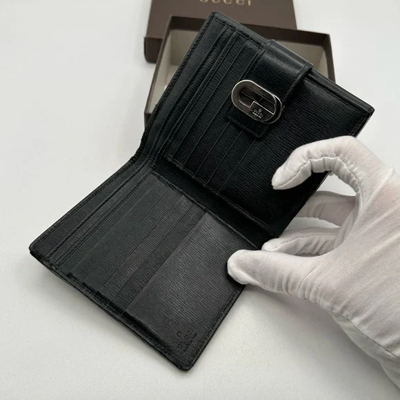 Gucci Leather Clasp Wallet - Picture 4 of 15
